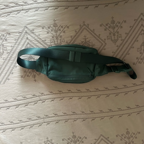 lululemon athletica Green Belt Bag Adjustable Strap - Picture 5 of 5